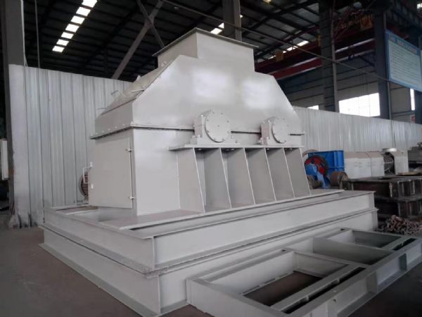 臥式粉碎機(jī)完工，準(zhǔn)備發(fā)貨